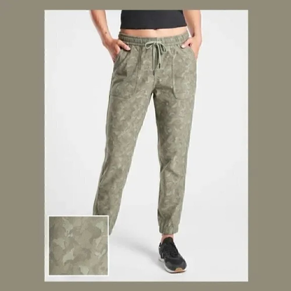 Athleta Farallon Stratum Green Camo Jogger Size 0